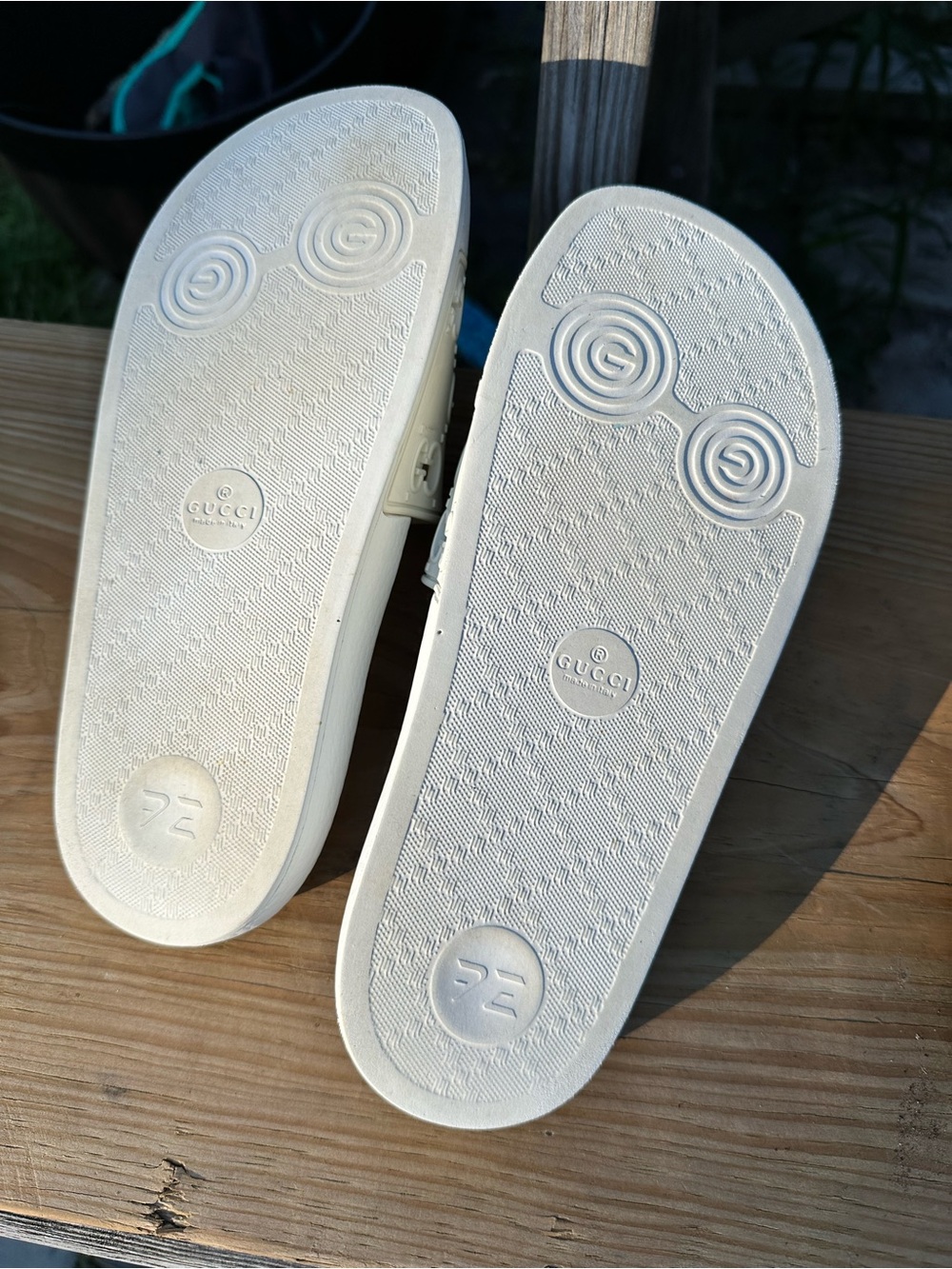 Authentic Gucci White GG Embossed Slide Sandals - Picture 13 of 15